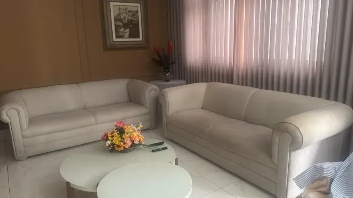Sofás lindíssimos grandes e robustos - 2 UNIDADES