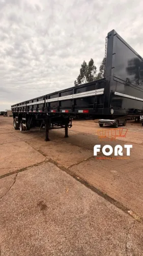 Carreta carga seca 2 eixos marca noma 10.50m assoalho de chapa 2016 roda disco