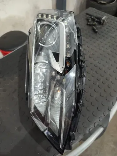 Farol Esquerdo Jetta 2014 Led Para Peças