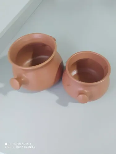 Duas cumbucas média e pequena