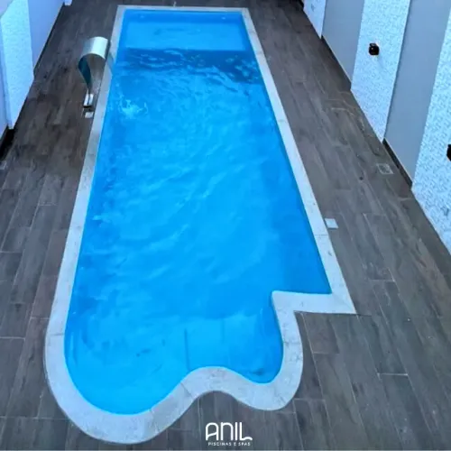 piscina 8 x 3,2 metros com prainha