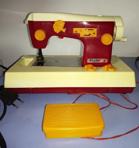 Mini Máquina De Costura Anos 80 Da Estrela