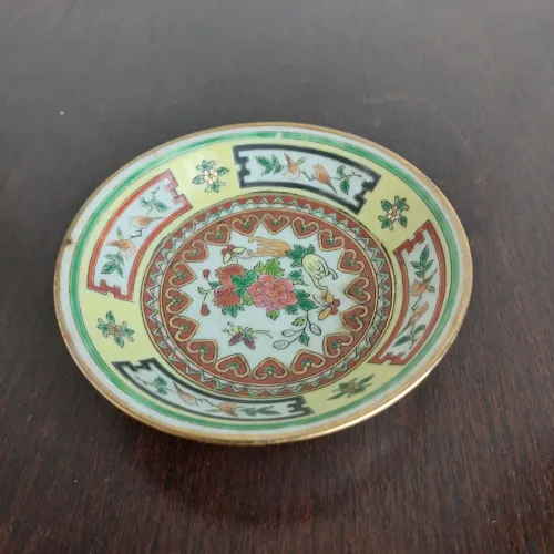 Pequena tigela de porcelana chinesa com design floral
