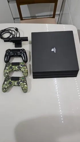 PS4 Pro 1Tb + 3 Controles + PlayStation Câmera