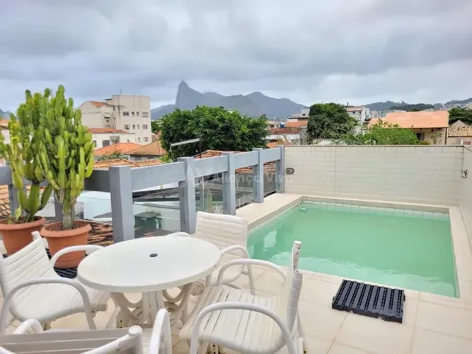 Urca | Casa 4 quartos, sendo 2 suites