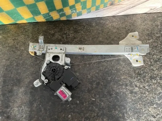 Engenho motor máquina de vidro porta dianteira direita Creta prestige 2.0 2019 82460-m4010