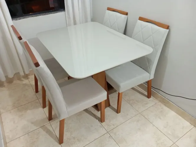 Mesa de jantar Sandiego 4 cadeiras em madeira