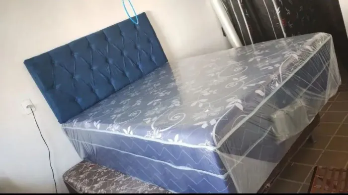 Cama casal com cabeceira 