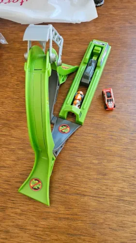 Pista de Carros Hot Wheels - Looping e Rampa
