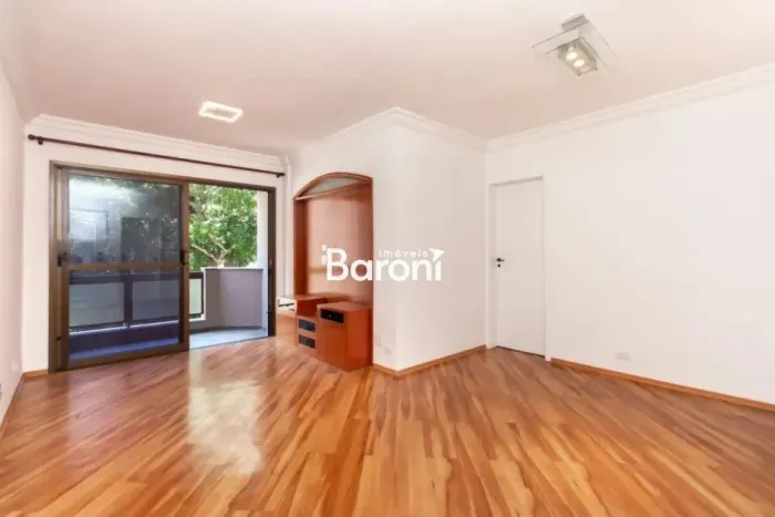 Apartamento à venda em Moema. 101m² de área útil, fora da rota de avião e próximo ao Parqu