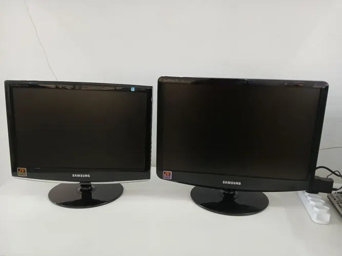 Monitores Samsung 17" e 19" polegadas 