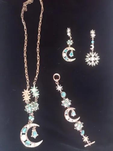 Conjunto de Colar, Brincos e Pulseira com Motivos de Lua e Estrelas