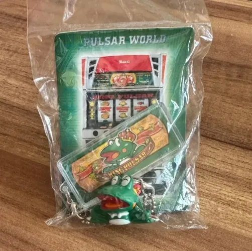 CHAVEIRO JAPONES SAPO COM COROA MASCOTE DO JOGO KING PULSAR - YAMASA PULSAR WORD