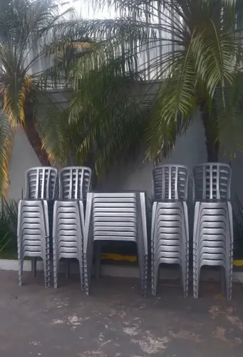 ALUGAMOS MESAS E CADEIRAS 