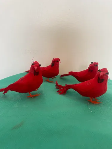 Pássaros vermelhos natalinos 