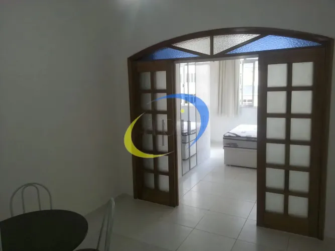 Excelente quarto e sala para locação no coração de Copacabana Perto da Praia e do Metrô!