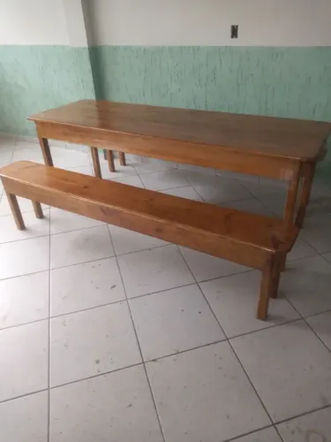 Mesa de Madeira com Bancos
