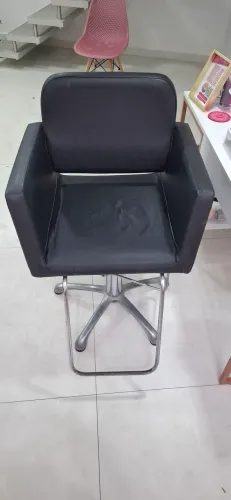 Cadeira Cabeleireiro com regulagem de altura 