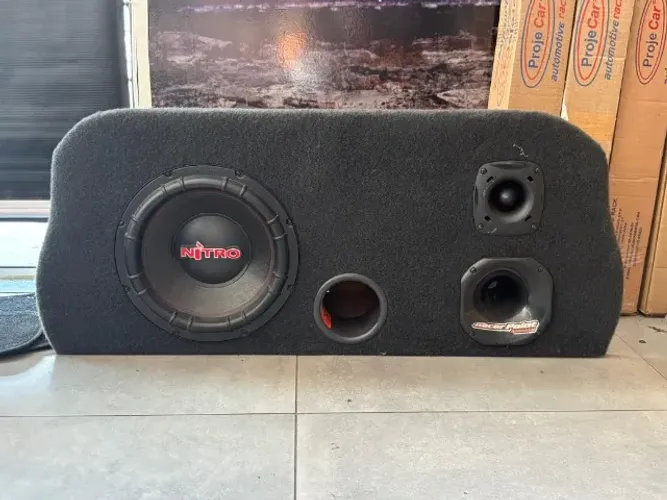 Caixa de som , com sub woofer de 12 com modulo hurricane 4 canais com fiação