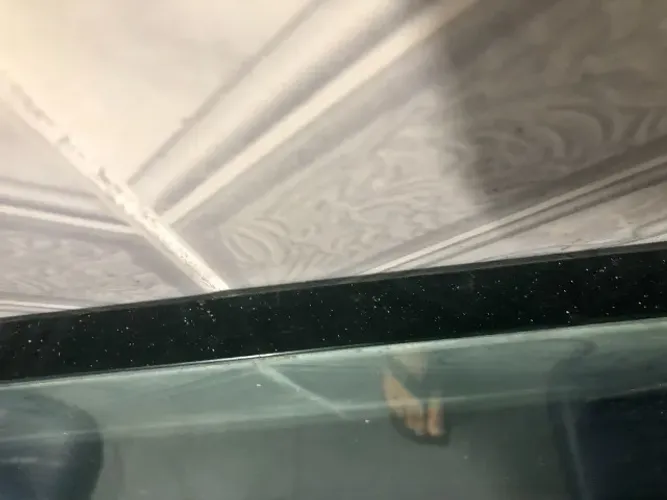 placa de vidro temperado grossa resistente pesada as medidas são 2,06 cm de comprimento