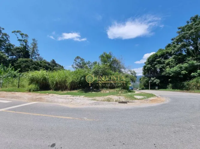 Terreno de 668 m² com Vista Mar à venda no bairro Agronômica, em Florianópolis/SC.