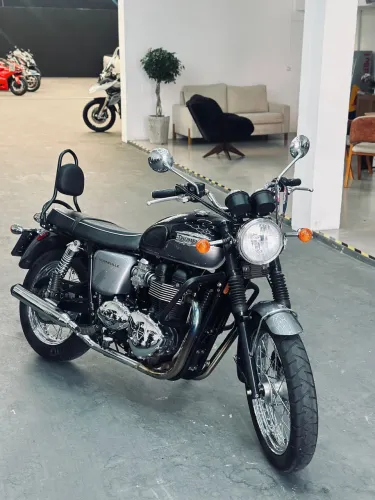 Triumph Bonneville T100 - 2013 - Preta