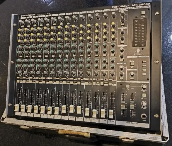 Mesa De Som Behringer Mx2804a Eurorack - com case.