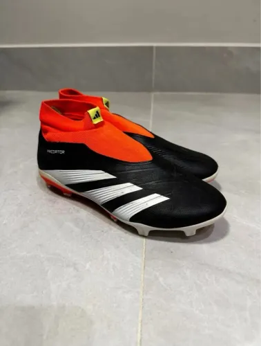 Chuteira Adidas Predator 19+ FG