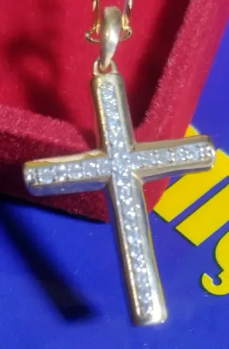 Pingente Diamantes 1 mm Ouro 18 Kilates 1.60 Gramas 26 mm Maciço                          