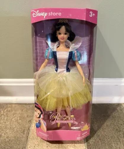 Boneca Barbie Branca de Neve Bailarina vintage. Disney store nova na caixa