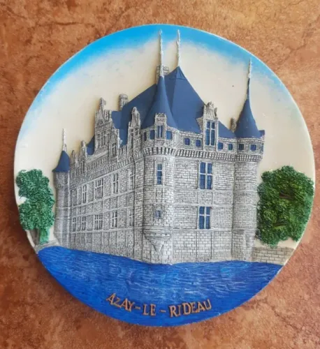 Souvenir da Alemanha. Prato decorativo de parede em resina 16cm antiguidade