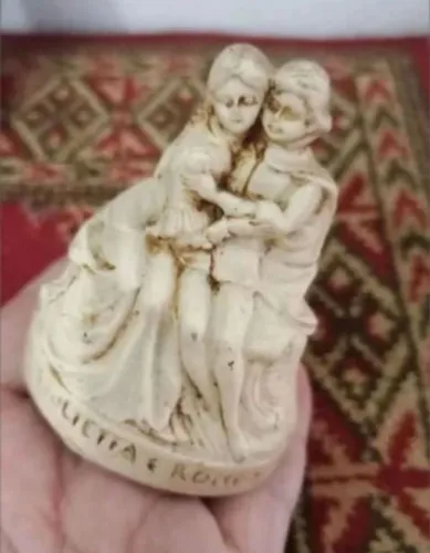 Escultura Romeu e Julieta 