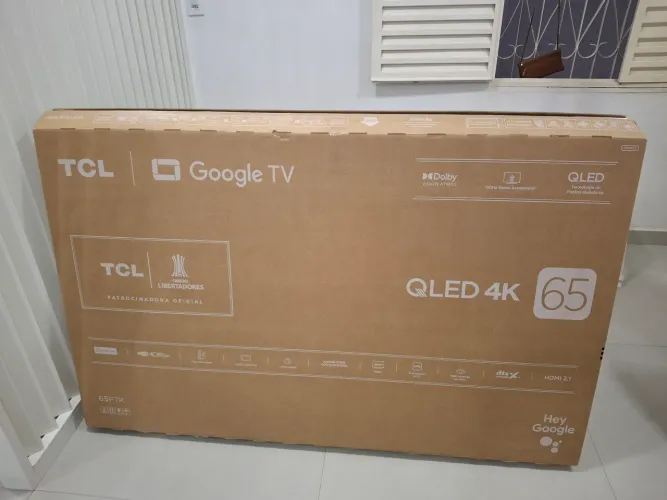 Caixa de TV 65 polegadas.