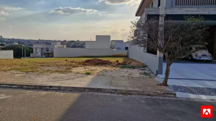 Terreno à venda no Condomínio Phillipson Park em Americana com 450 m²