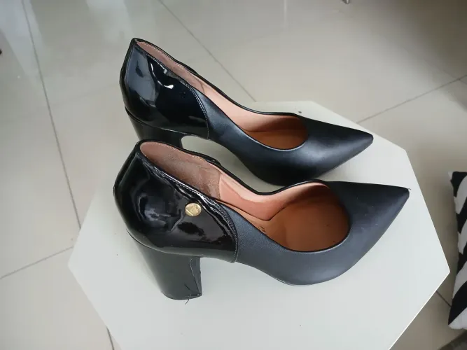 Sapatos Scarpin Preto - Elegância em Cada Passo