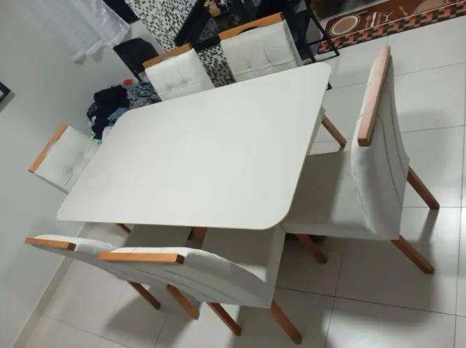 Mesa de Jantar com 6 Cadeiras - madeira maciça