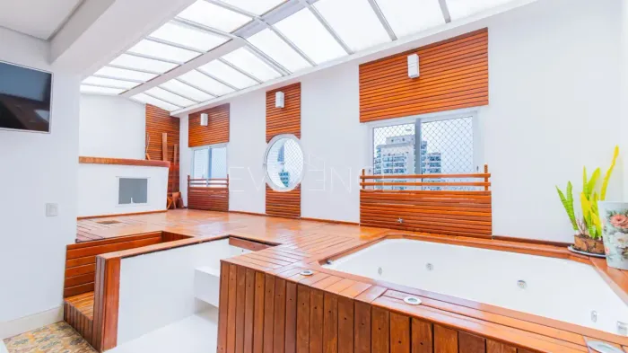 Cobertura à venda no Jardim Anália Franco com 212 metros, 3 suítes e Jacuzzi