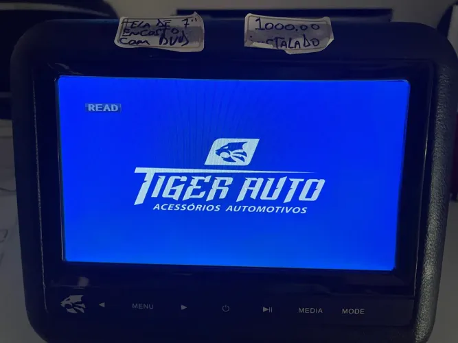 Tela de Encosto de Cabeça 7'' com DVD USB sd saída fone auxiliar na oferta so 499,99