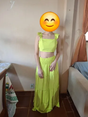 conjunto verde neon feminino com laço nas costas