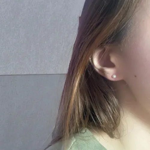 Brinco Ponto de Luz Pérola Mini - Semijoia Banho Ouro 18k!