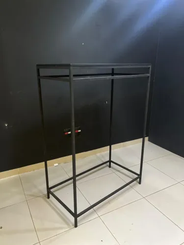 Armários tipo arara de exposição para roupas industrial amadeirado
