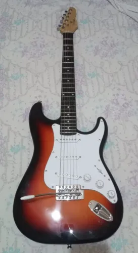 Guitarra Giannini G-100 Sunburst 3TS/WH - Seminova, som incrível!