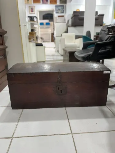 Baú de Madeira Antigo