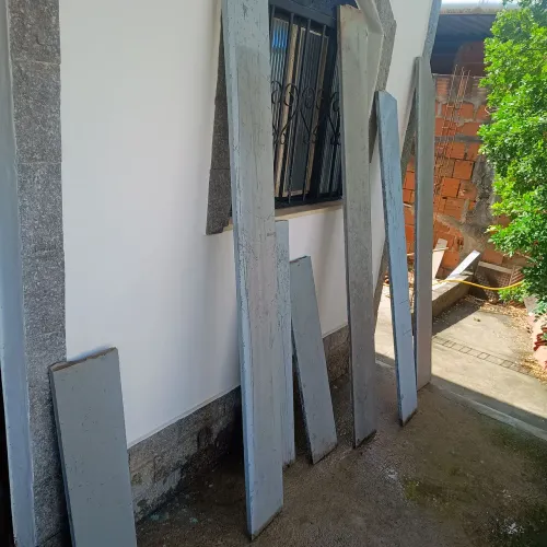 Pedras de ardósia de dois metros e menores