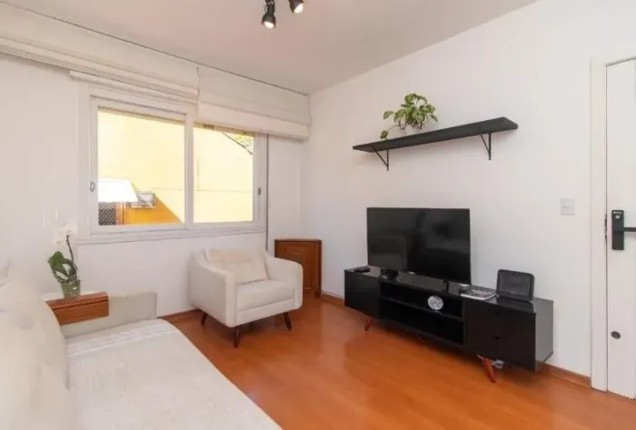 Apartamento de 2 quartos, 1 vaga no bairro Menino Deus