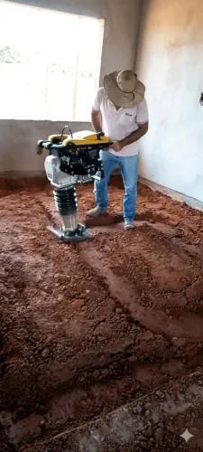 Aluguel de compactador de solo de percussão