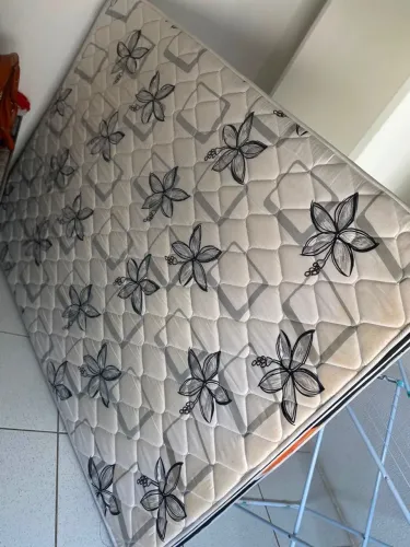 Vende-se de casal em boas condições