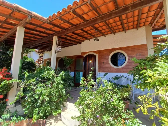 Casa para aluguel, com 166m² com 3 quartos, 3 banheiros e 2 gararem em Iguabinha rj