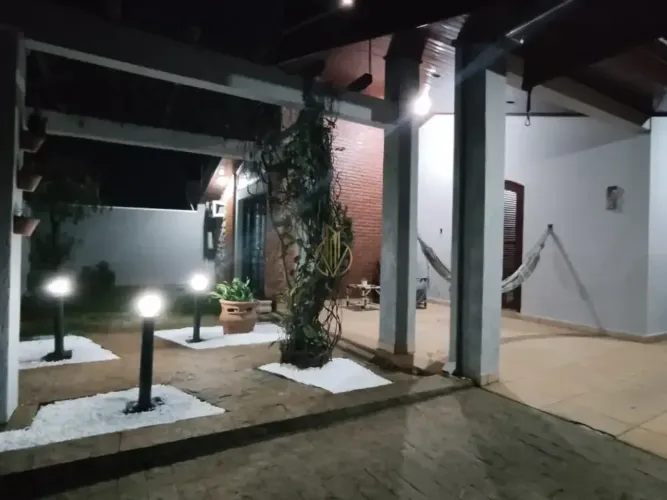 Casa com 3 dormitórios à venda com 179,98m² no Jardim Planalto Verde
