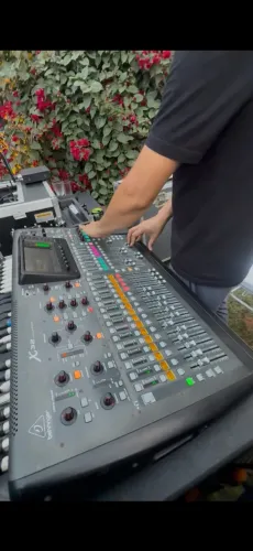 Mesa de som X32 behringer